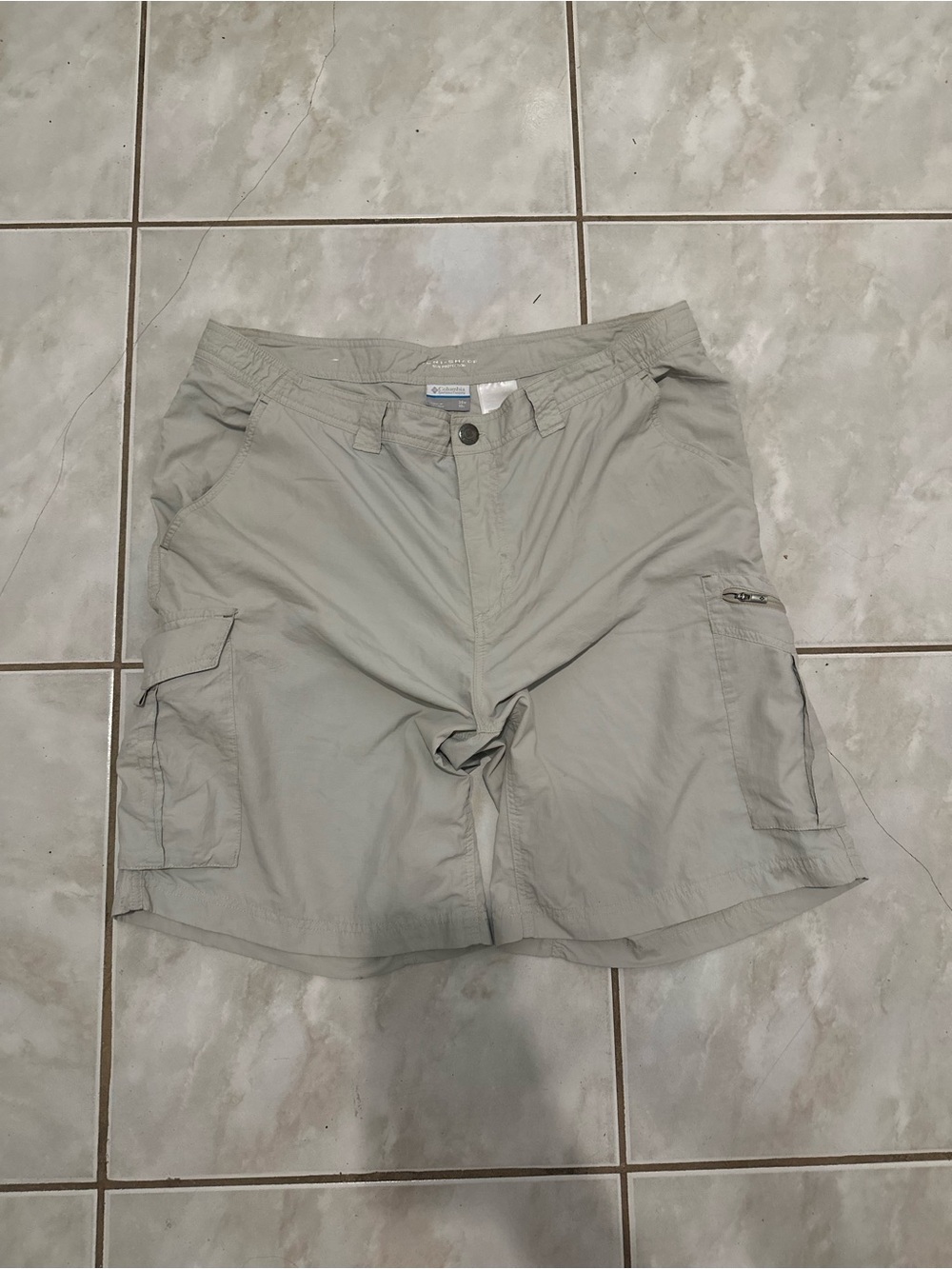 Columbia Light Gray Men's Outdoor Shorts